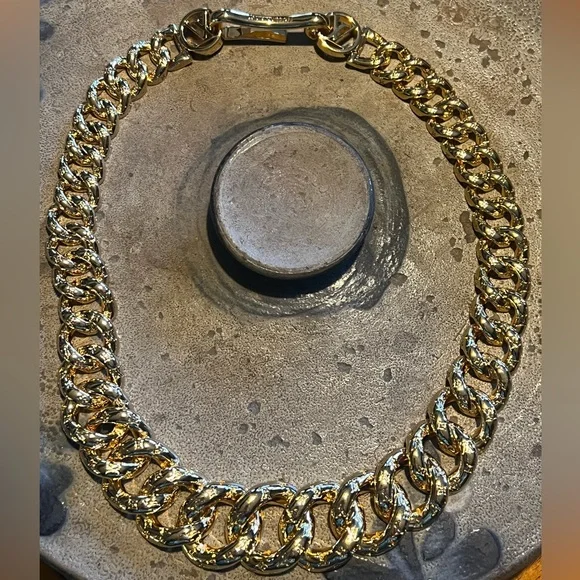 LV logo necklace - Picture 3 of 9